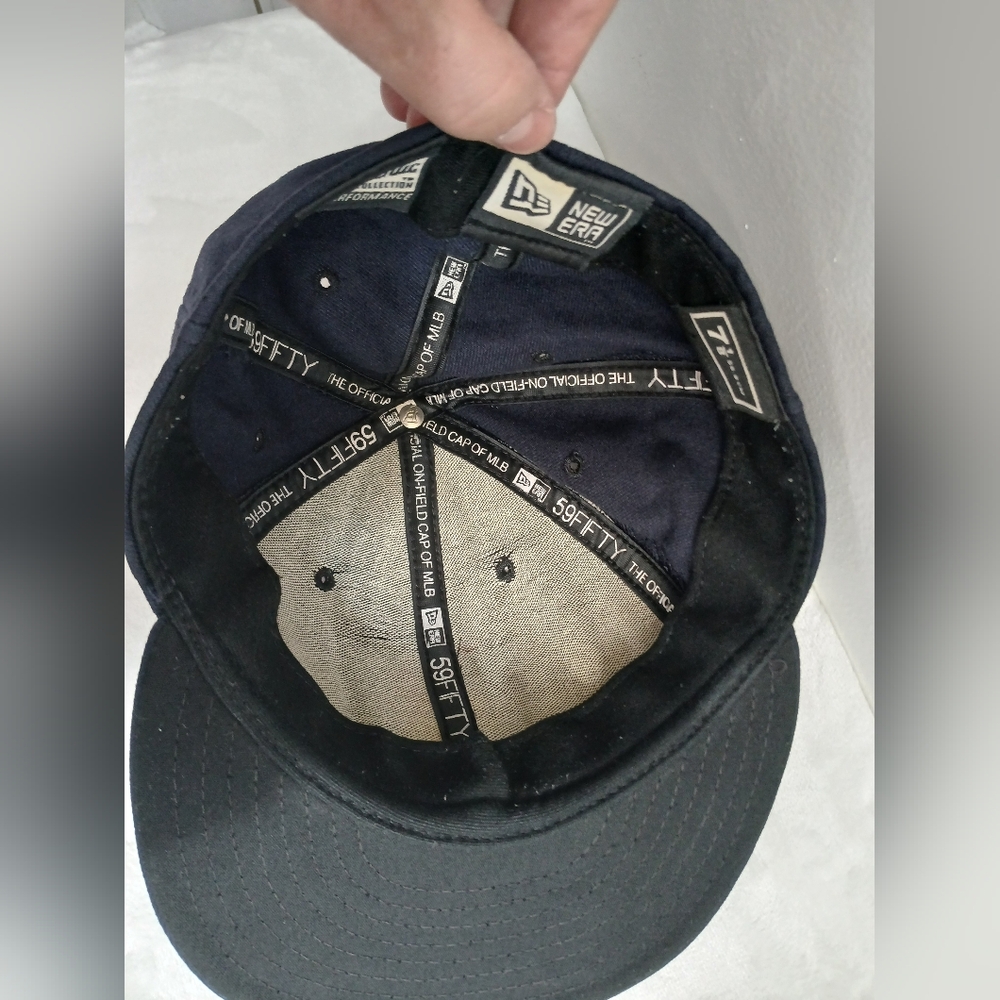 Black SnapBack cap from the Boston Red Sox One Size 7 1/8 - Picture 5 of 9